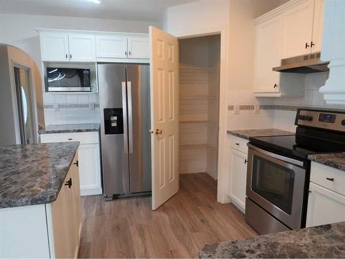 162 West Lakeview Crescent, Chestermere, AB - Indoor Photo Showing Kitchen With Stainless Steel Kitchen