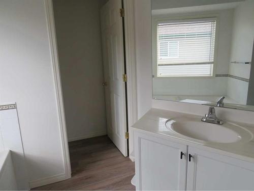 162 West Lakeview Crescent, Chestermere, AB - Indoor Photo Showing Bathroom