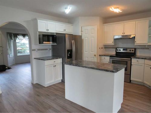 162 West Lakeview Crescent, Chestermere, AB - Indoor Photo Showing Kitchen With Stainless Steel Kitchen