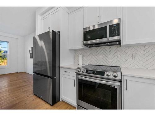 15 Walcrest Row Se, Calgary, AB - Indoor Photo Showing Kitchen With Stainless Steel Kitchen