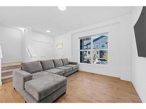 15 Walcrest Row Se, Calgary, AB - Indoor Photo Showing Living Room