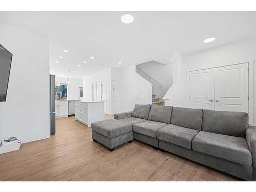 15 Walcrest Row Se, Calgary, AB - Indoor Photo Showing Living Room