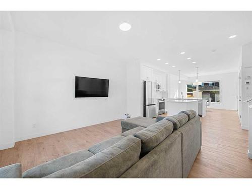 15 Walcrest Row Se, Calgary, AB - Indoor Photo Showing Living Room