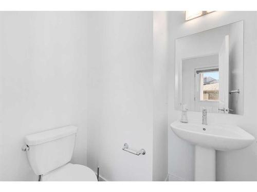 15 Walcrest Row Se, Calgary, AB - Indoor Photo Showing Bathroom