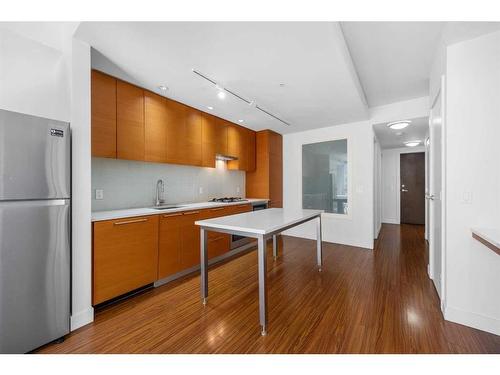 238-222 Riverfront Avenue Sw, Calgary, AB - Indoor Photo Showing Kitchen