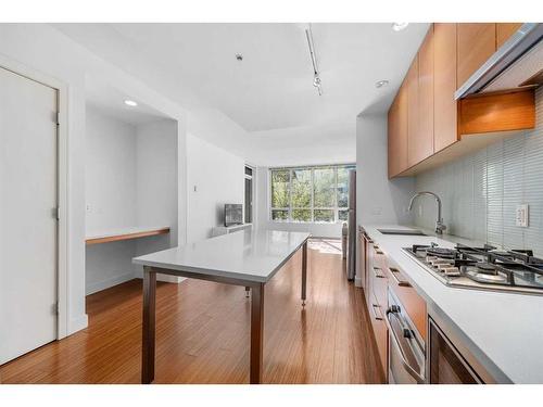 238-222 Riverfront Avenue Sw, Calgary, AB - Indoor Photo Showing Kitchen With Upgraded Kitchen