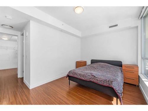 238-222 Riverfront Avenue Sw, Calgary, AB - Indoor Photo Showing Bedroom