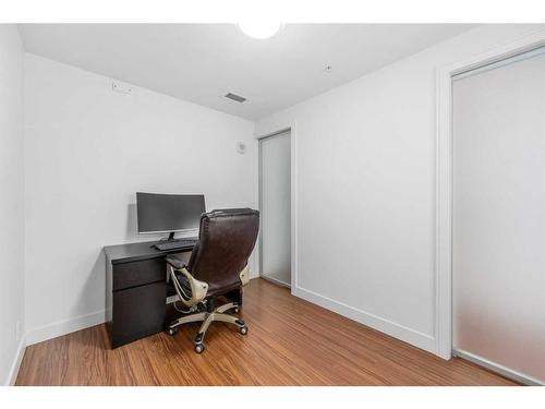 238-222 Riverfront Avenue Sw, Calgary, AB - Indoor Photo Showing Office