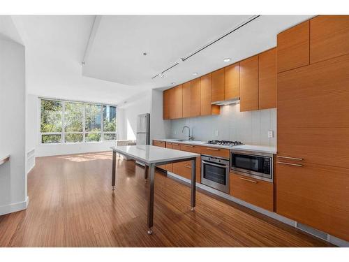 238-222 Riverfront Avenue Sw, Calgary, AB - Indoor Photo Showing Kitchen