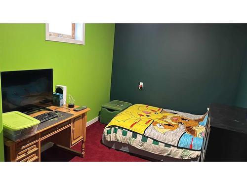 702 Royal Drive, Trochu, AB - Indoor Photo Showing Bedroom