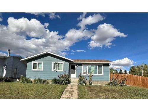 702 Royal Drive, Trochu, AB - Outdoor