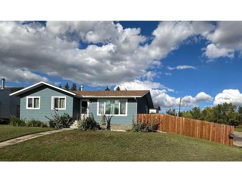 702 Royal Drive, Trochu, AB - Outdoor