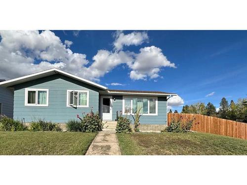 702 Royal Drive, Trochu, AB - Outdoor