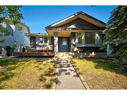 40 Strathearn Rise SW Calgary, AB T3H 1R6