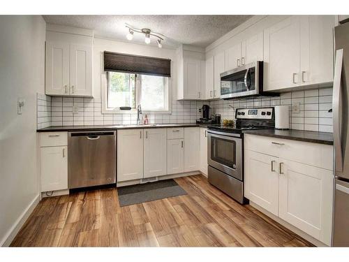 40 Strathearn Rise Sw, Calgary, AB - Indoor Photo Showing Kitchen With Stainless Steel Kitchen With Upgraded Kitchen