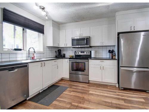 40 Strathearn Rise Sw, Calgary, AB - Indoor Photo Showing Kitchen With Stainless Steel Kitchen