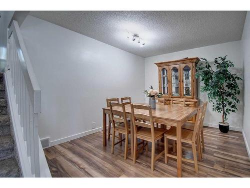 40 Strathearn Rise Sw, Calgary, AB - Indoor Photo Showing Dining Room