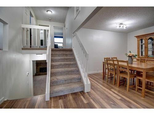 40 Strathearn Rise Sw, Calgary, AB - Indoor Photo Showing Dining Room