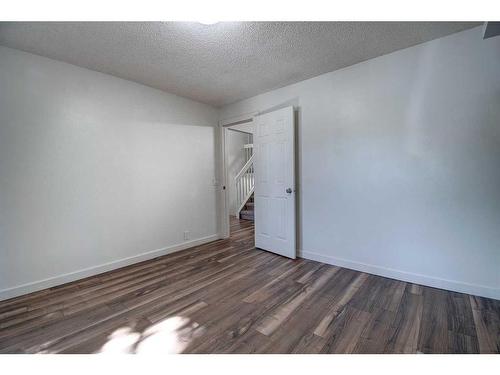 40 Strathearn Rise Sw, Calgary, AB - Indoor Photo Showing Other Room