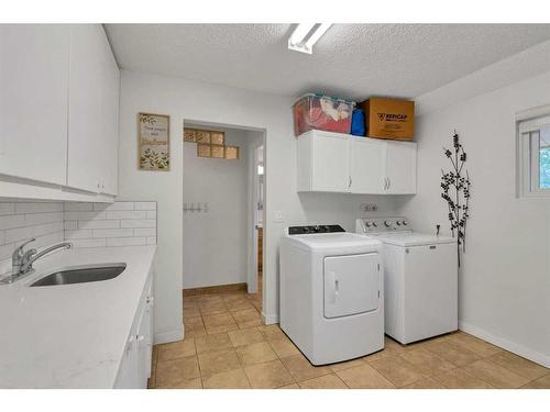 36 Crestview Estates, Rural Rocky View County, AB - Indoor Photo Showing Laundry Room