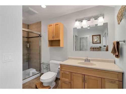 36 Crestview Estates, Rural Rocky View County, AB - Indoor Photo Showing Bathroom