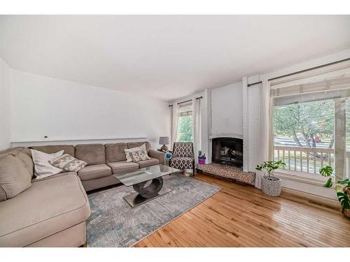 4 Strathcona Crescent Sw, Calgary, AB - Indoor Photo Showing Living Room With Fireplace