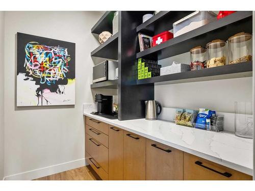 49 Westmore Park Sw, Calgary, AB - Indoor Photo Showing Kitchen