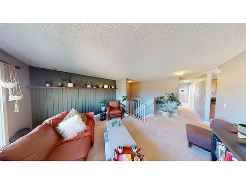 79 Shawmeadows Close Sw, Calgary, AB - Indoor Photo Showing Living Room