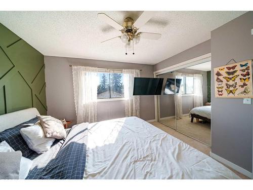 79 Shawmeadows Close Sw, Calgary, AB - Indoor Photo Showing Bedroom