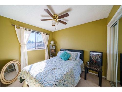 79 Shawmeadows Close Sw, Calgary, AB - Indoor Photo Showing Bedroom