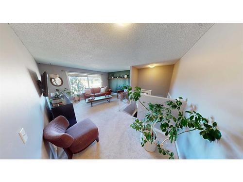 79 Shawmeadows Close Sw, Calgary, AB - Indoor Photo Showing Living Room