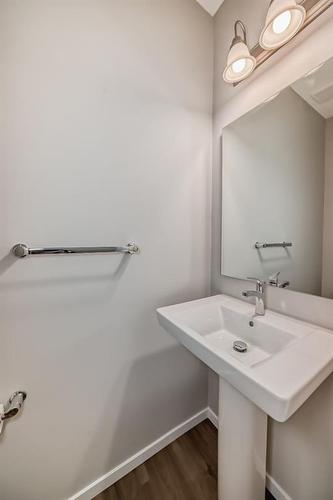 27 Cityline Heath Ne, Calgary, AB - Indoor Photo Showing Bathroom