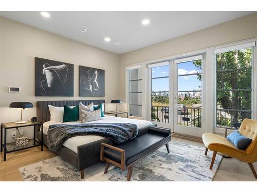 305 33 Avenue Sw, Calgary, AB - Indoor Photo Showing Bedroom