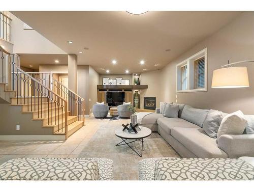 305 33 Avenue Sw, Calgary, AB - Indoor Photo Showing Living Room