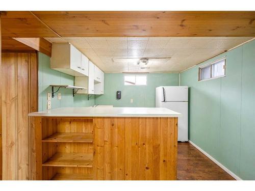 1515 43 Street Se, Calgary, AB - Indoor Photo Showing Kitchen