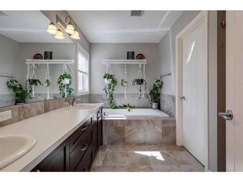 93 Legacy Manor Se, Calgary, AB - Indoor Photo Showing Bathroom