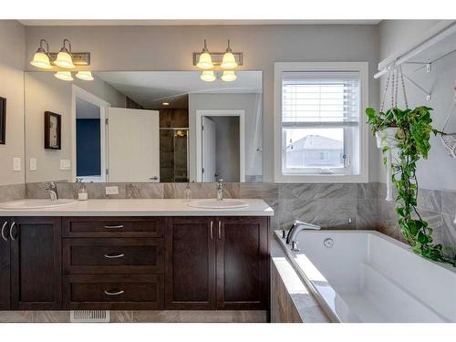 93 Legacy Manor Se, Calgary, AB - Indoor Photo Showing Bathroom