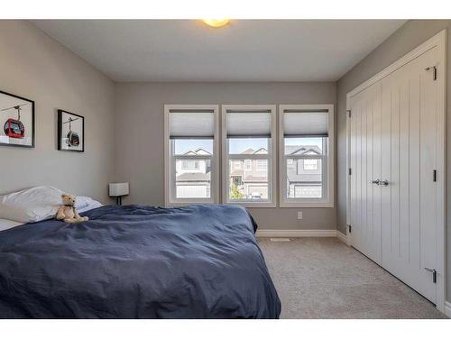 93 Legacy Manor Se, Calgary, AB - Indoor Photo Showing Bedroom