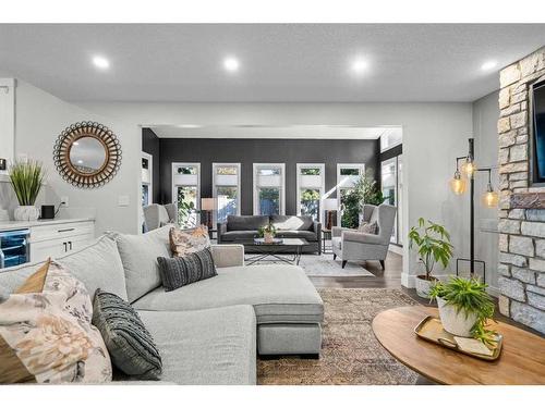 16 Sun Valley Drive Se, Calgary, AB - Indoor Photo Showing Living Room