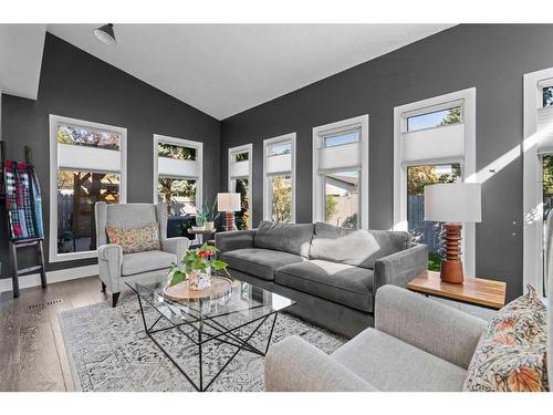 16 Sun Valley Drive Se, Calgary, AB - Indoor Photo Showing Living Room