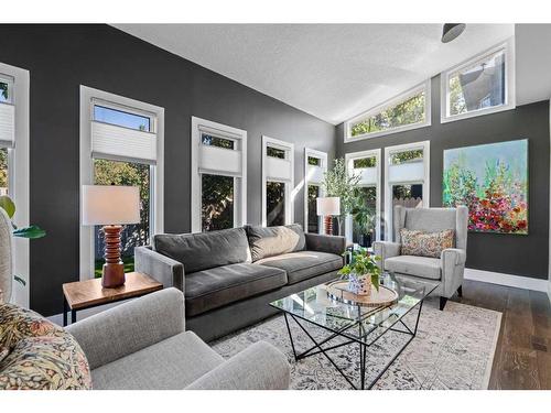 16 Sun Valley Drive Se, Calgary, AB - Indoor Photo Showing Living Room