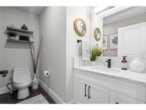 16 Sun Valley Drive Se, Calgary, AB - Indoor Photo Showing Bathroom