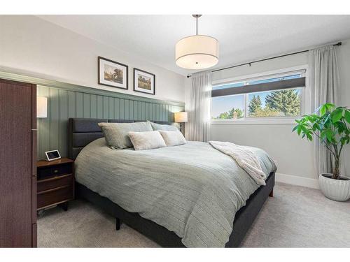 16 Sun Valley Drive Se, Calgary, AB - Indoor Photo Showing Bedroom