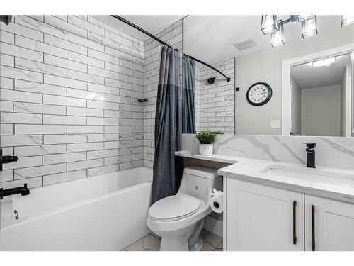 16 Sun Valley Drive Se, Calgary, AB - Indoor Photo Showing Bathroom