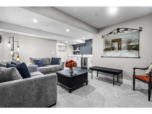 16 Sun Valley Drive Se, Calgary, AB - Indoor Photo Showing Living Room