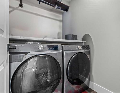 16 Sun Valley Drive Se, Calgary, AB - Indoor Photo Showing Laundry Room