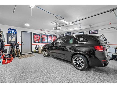 16 Sun Valley Drive Se, Calgary, AB - Indoor Photo Showing Garage