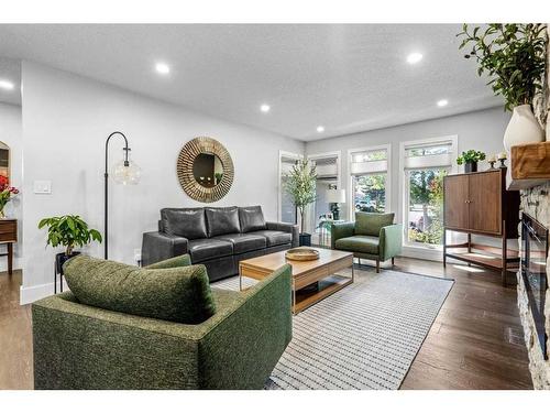 16 Sun Valley Drive Se, Calgary, AB - Indoor Photo Showing Living Room