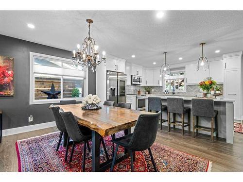 16 Sun Valley Drive Se, Calgary, AB - Indoor Photo Showing Dining Room