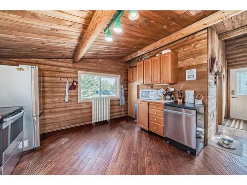 2 Gibson Road, Benchlands, AB - Indoor Photo Showing Kitchen